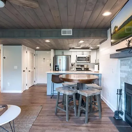 Modern Mountain Escape Villa Gatlinburg Exterior photo